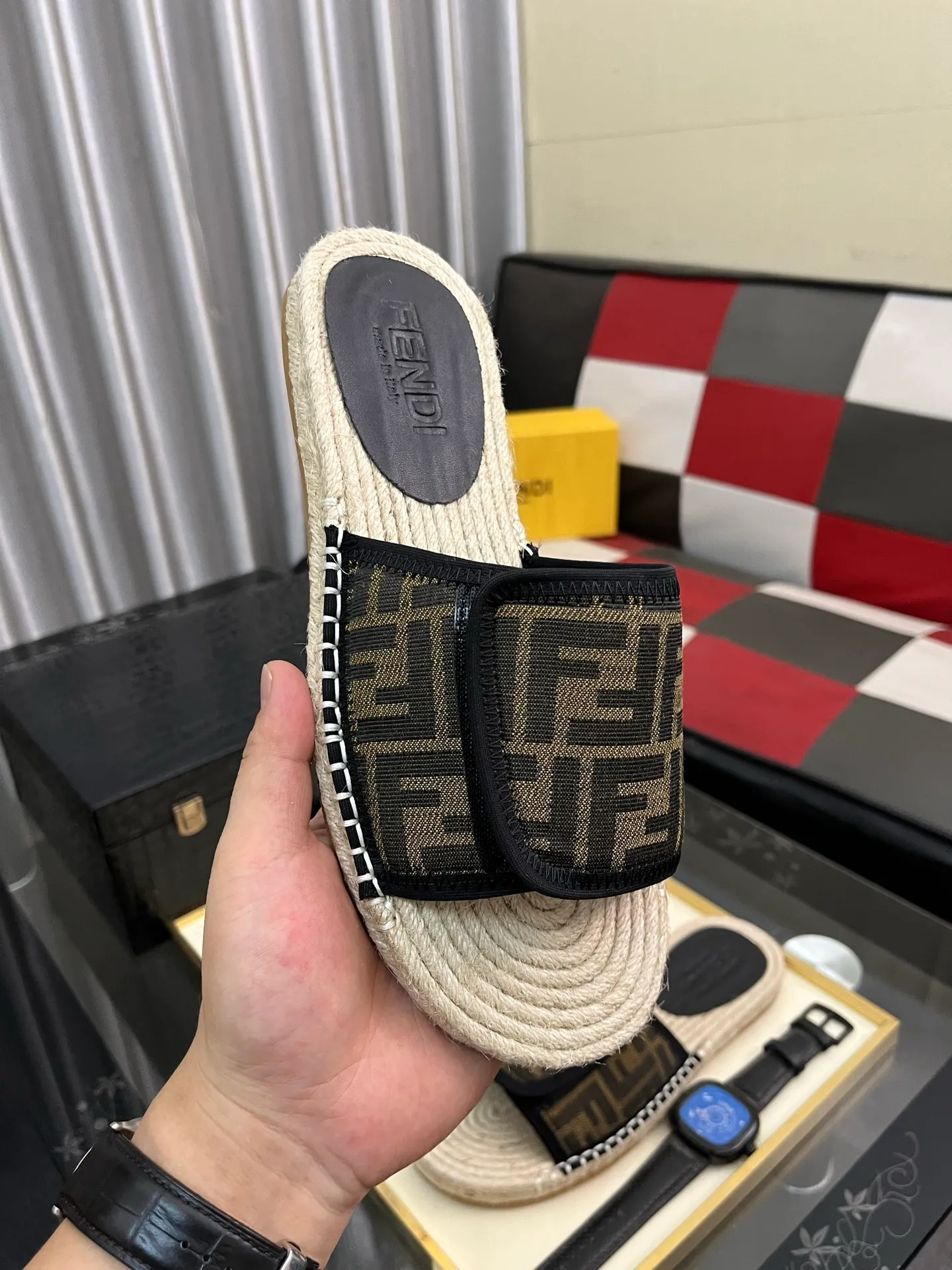 Men's shoes💰320⌚️⌚️[FENDI~Fendi slippers] High-end men's shoes brand official website 1:1 latest masterpiece: original mold customization, fabrics made of imported original materials, upgraded outsole, lighter, top quality in the market, simple and tasteful, a must-have for fashionistas, fashion is at your feet, full of confidence, the same style at the counter👍The season of summer slippers is here. Yardage: 38-44. Can be customized45.46.47
